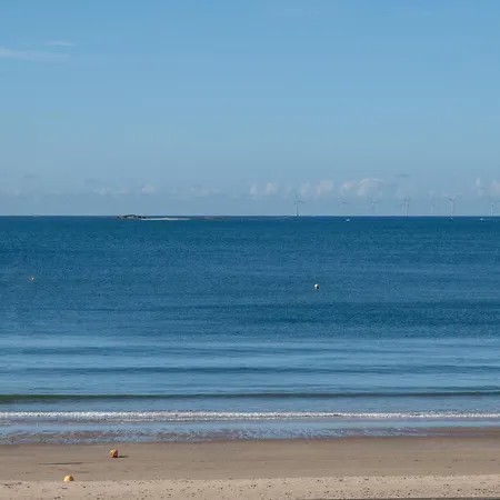 10m De La - 2 Adultes Et 2 Enfants Apartment